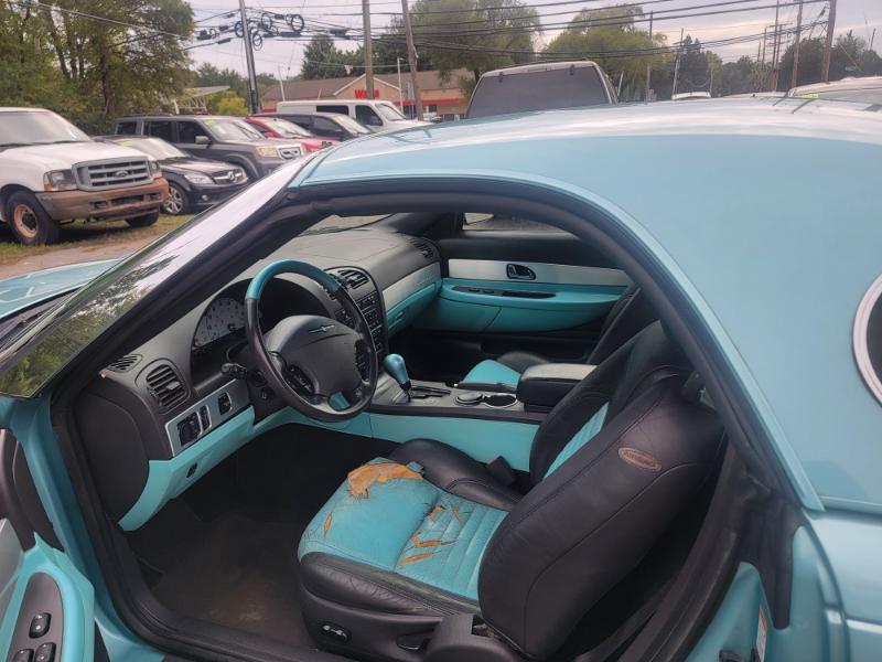 2002 Ford Thunderbird Deluxe photo 2