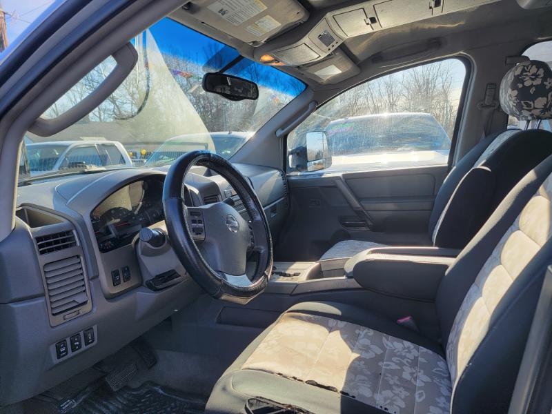 Nissan Titan XE Crew Cab 4WD 2005