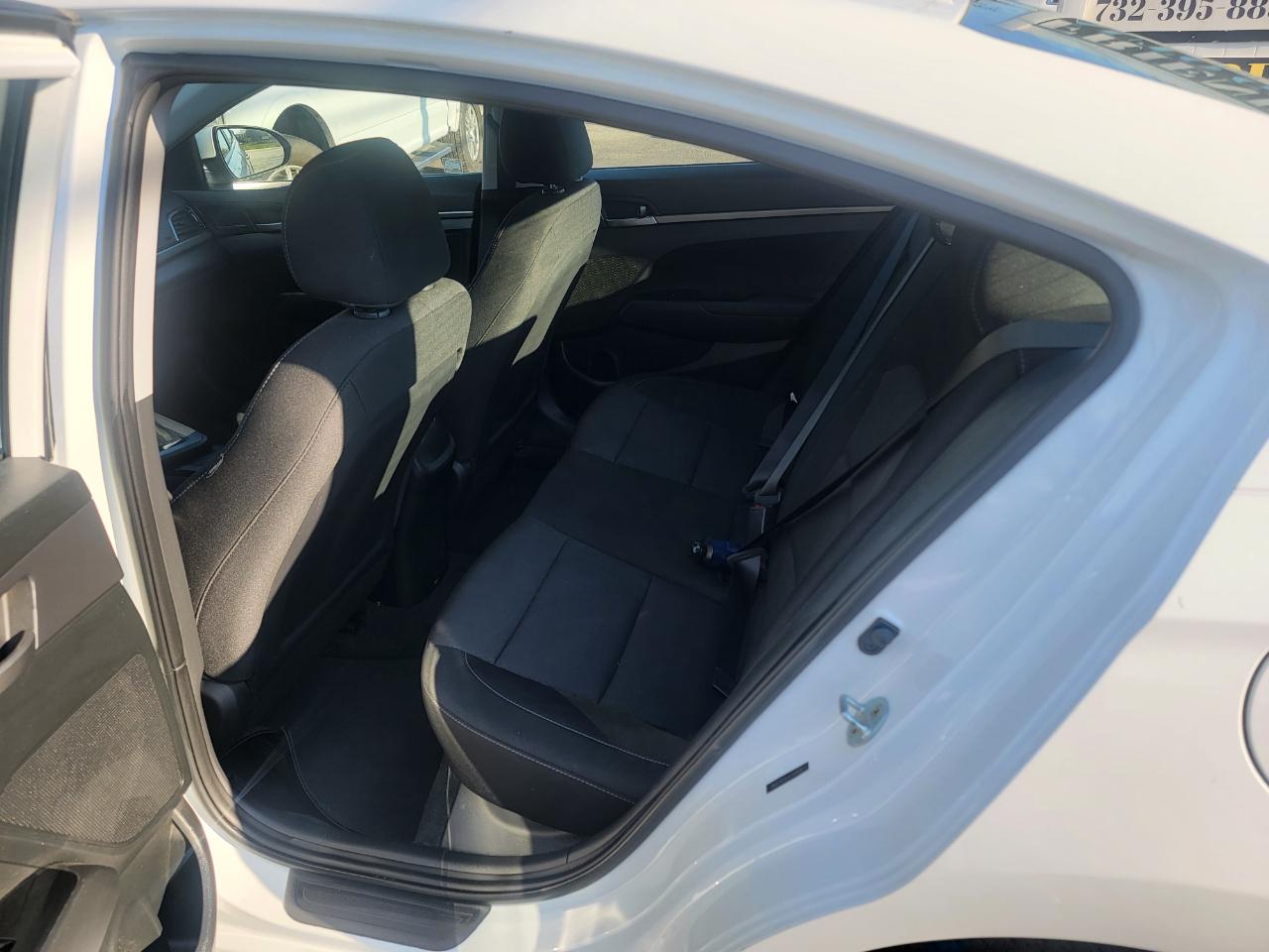 Hyundai Elantra SE 6AT 2018