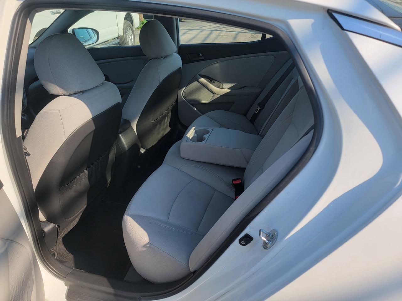 Kia Optima LX MT 2013