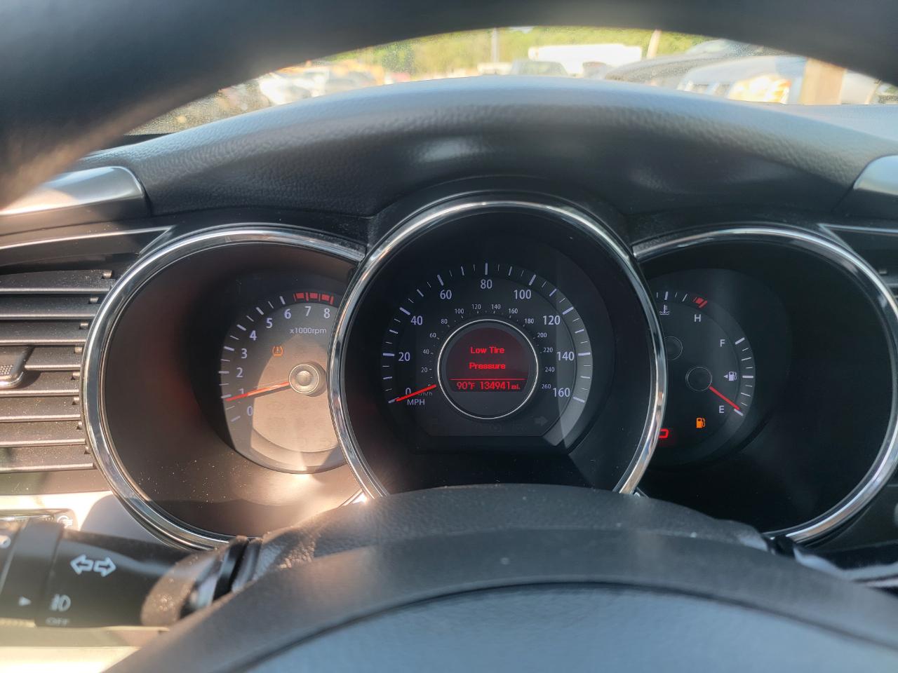 Kia Optima LX MT 2013