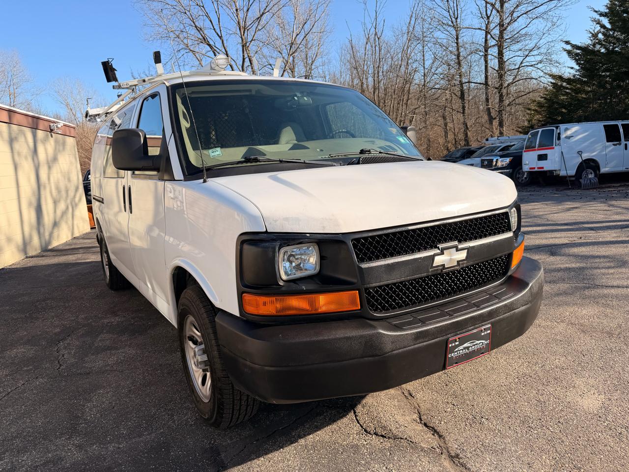 Chevrolet Express Cargo Van RWD 1500 135" 2009