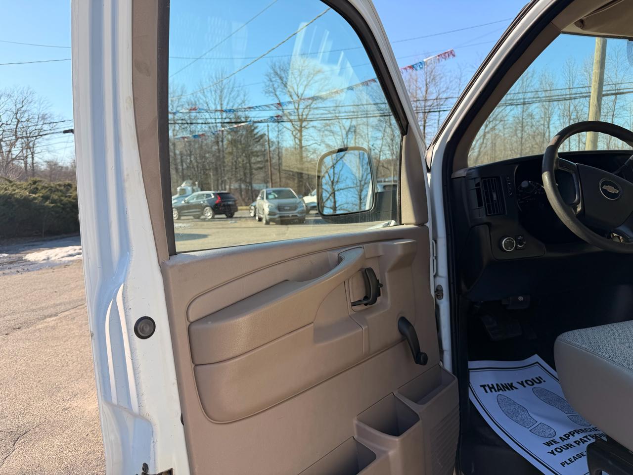 Chevrolet Express Cargo Van RWD 1500 135" 2009