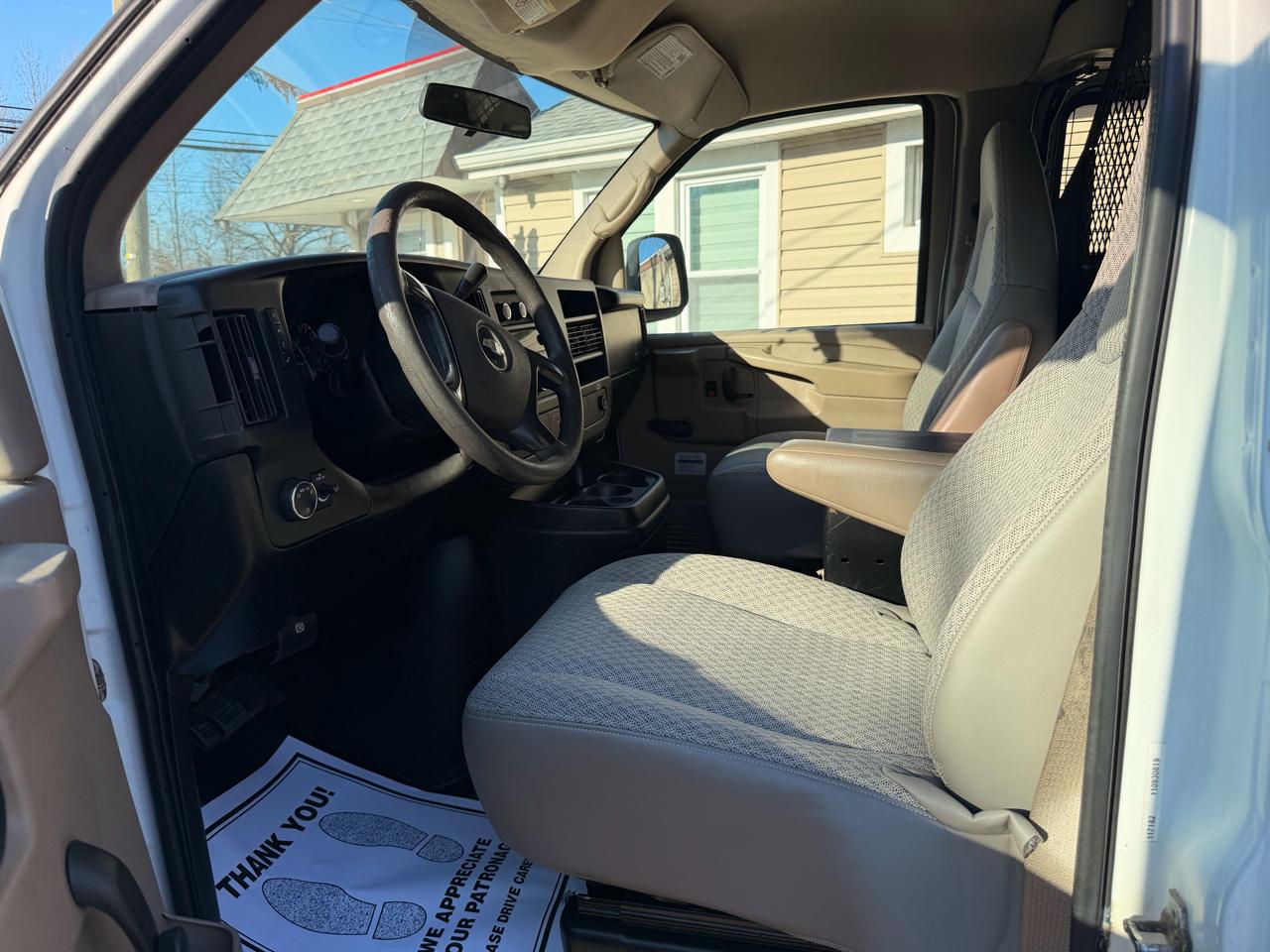 Chevrolet Express Cargo Van RWD 1500 135" 2009