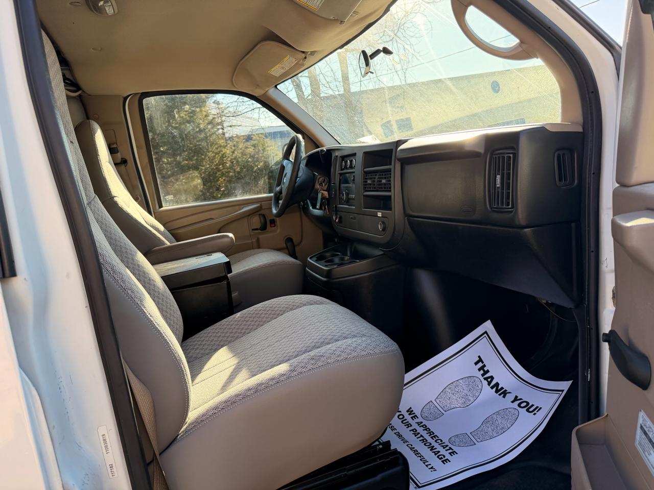 Chevrolet Express Cargo Van RWD 1500 135" 2009