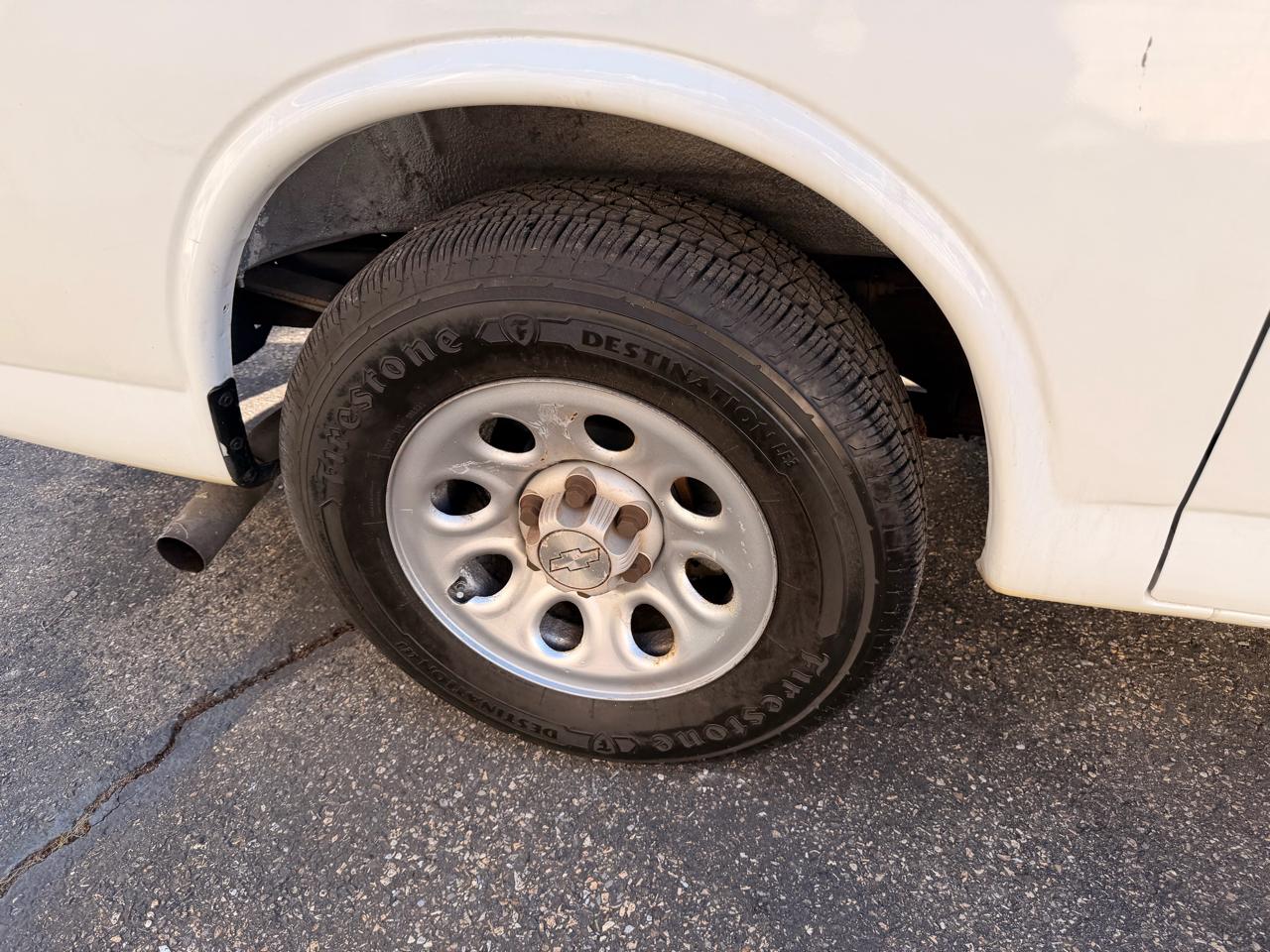 Chevrolet Express Cargo Van RWD 1500 135" 2009