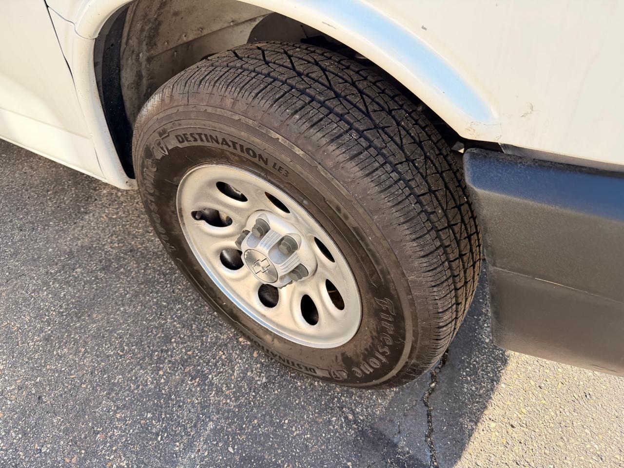 Chevrolet Express Cargo Van RWD 1500 135" 2009