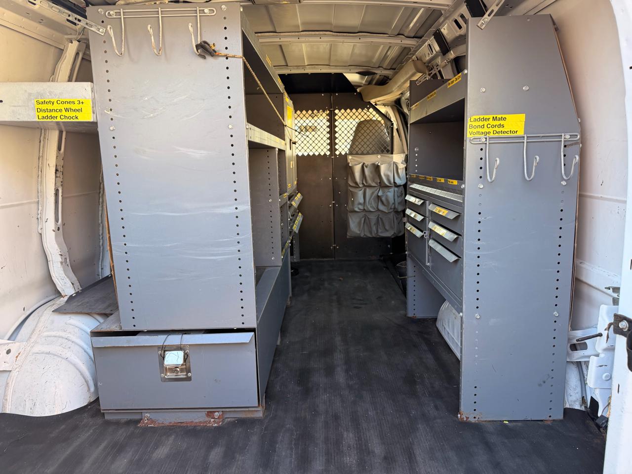 Chevrolet Express Cargo Van RWD 1500 135" 2009