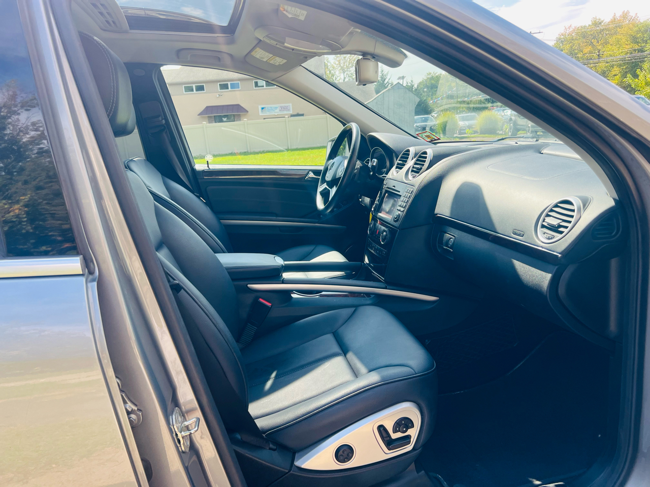 Mercedes-Benz GL-Class 4MATIC 4dr GL 450 2012 Mercedes-Benz GL-Class 4MATIC 4dr GL 450 2012