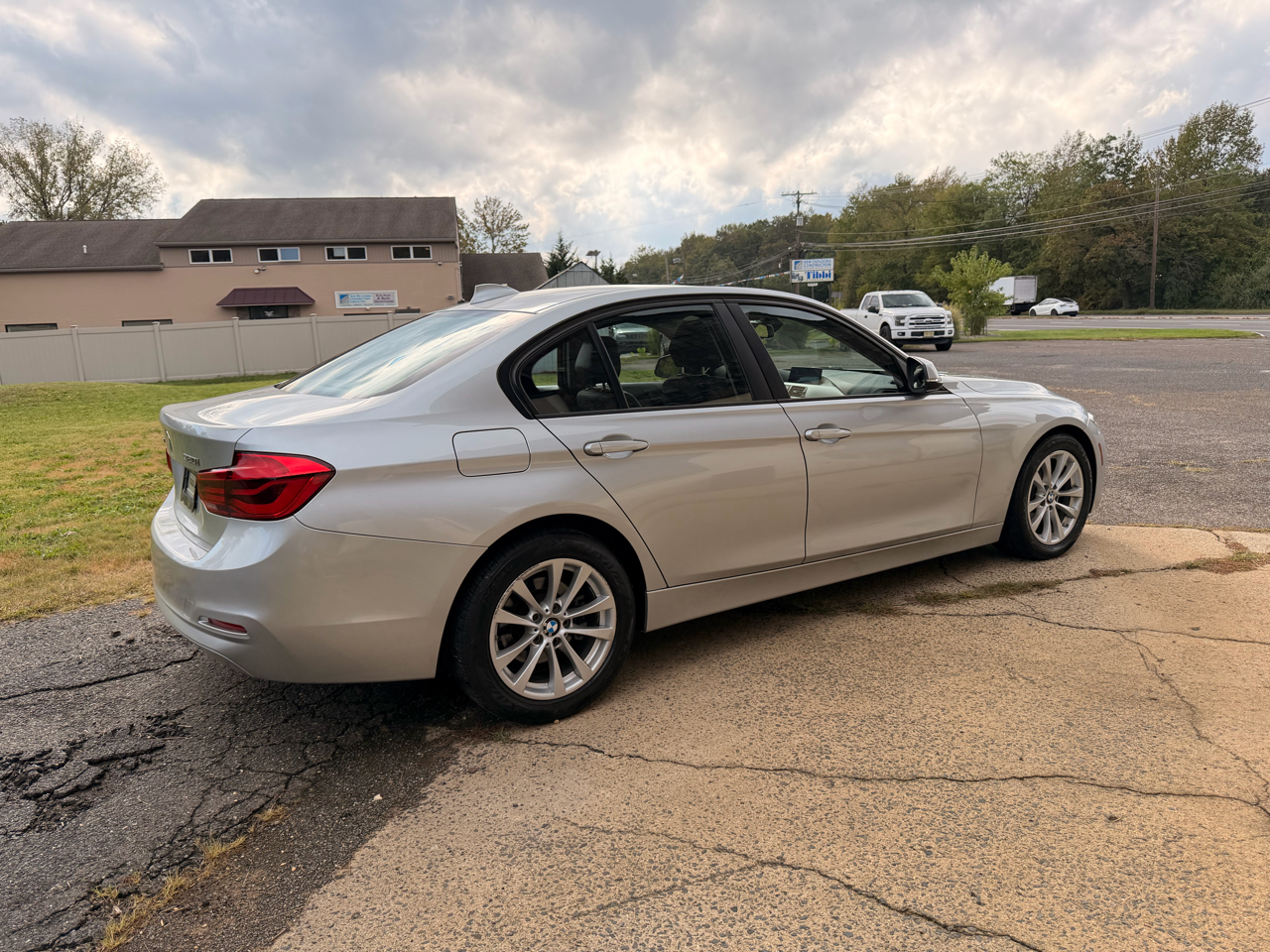 BMW 3 Series 320i xDrive Sedan 2018 BMW 3 Series 320i xDrive Sedan 2018