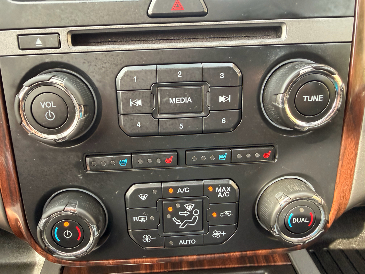 Ford Expedition 4WD 4dr Platinum 2016 Ford Expedition 4WD 4dr Platinum 2016