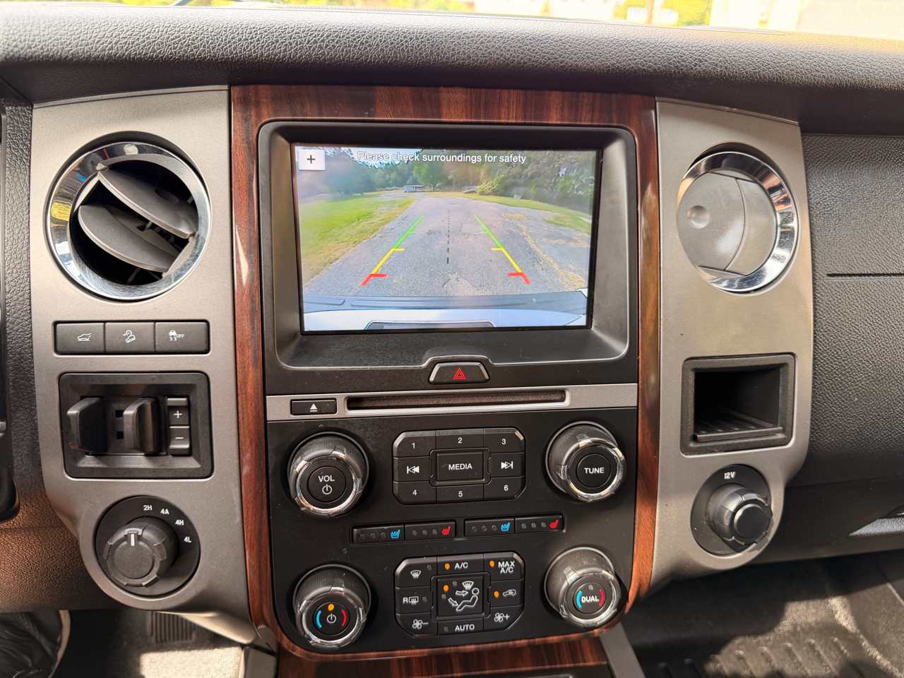 Ford Expedition 4WD 4dr Platinum 2016 Ford Expedition 4WD 4dr Platinum 2016