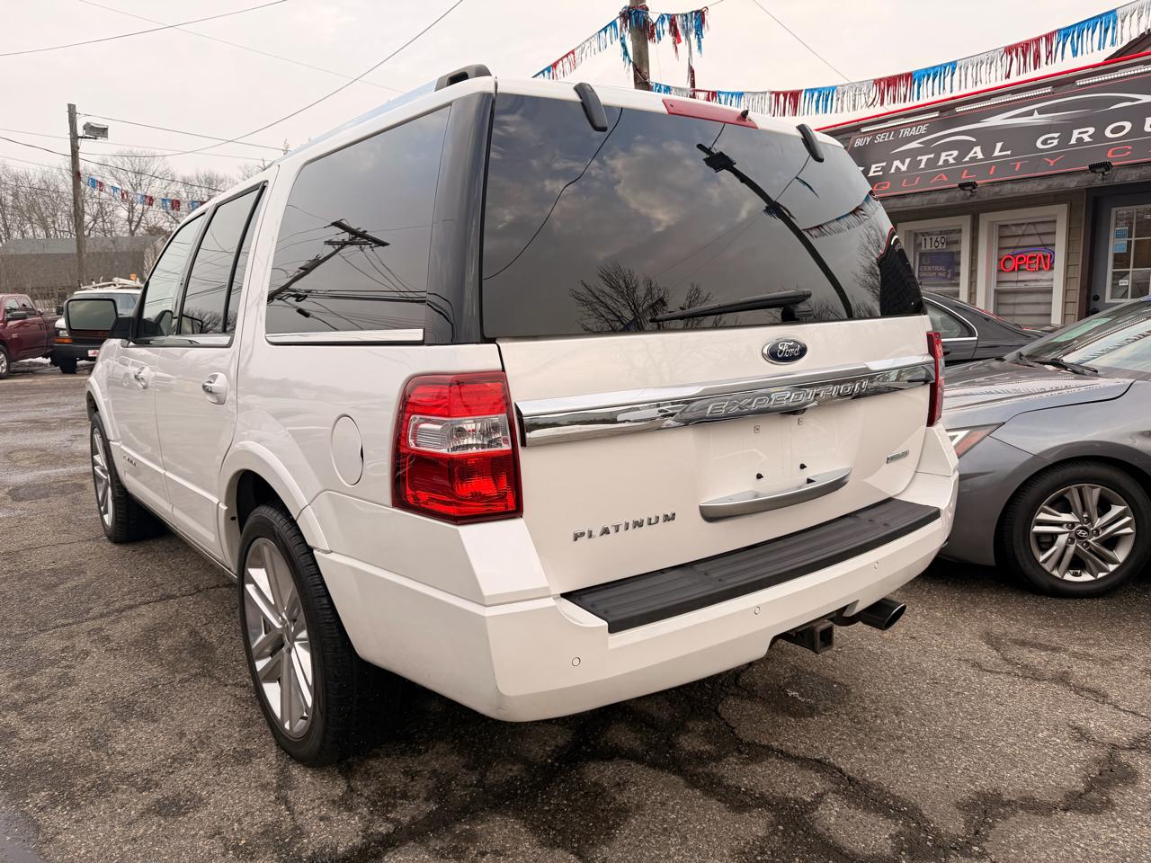 Ford Expedition 4WD 4dr Platinum 2016