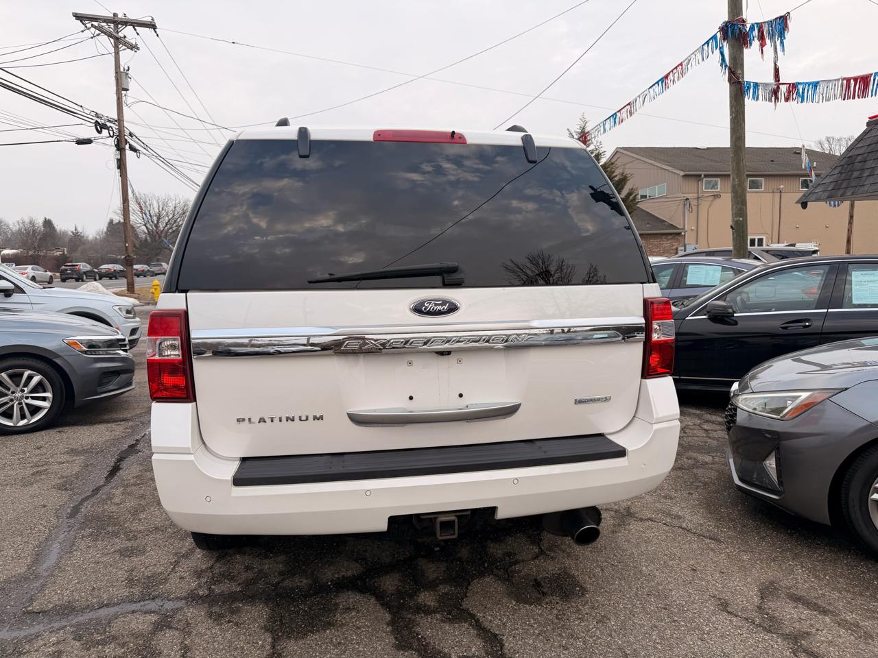 Ford Expedition 4WD 4dr Platinum 2016