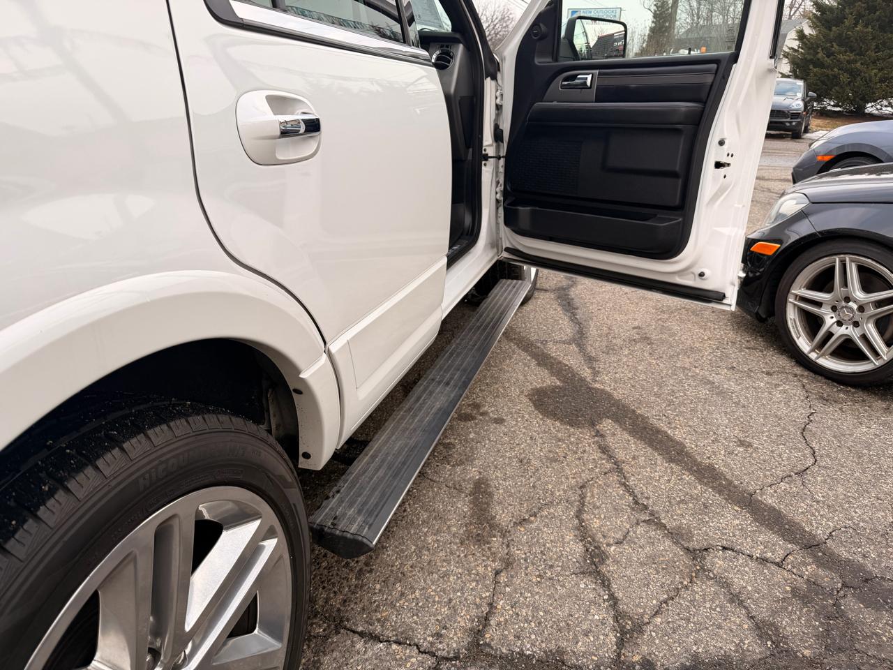 Ford Expedition 4WD 4dr Platinum 2016