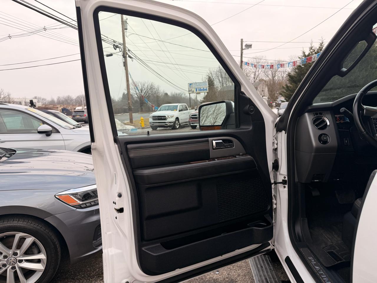 Ford Expedition 4WD 4dr Platinum 2016