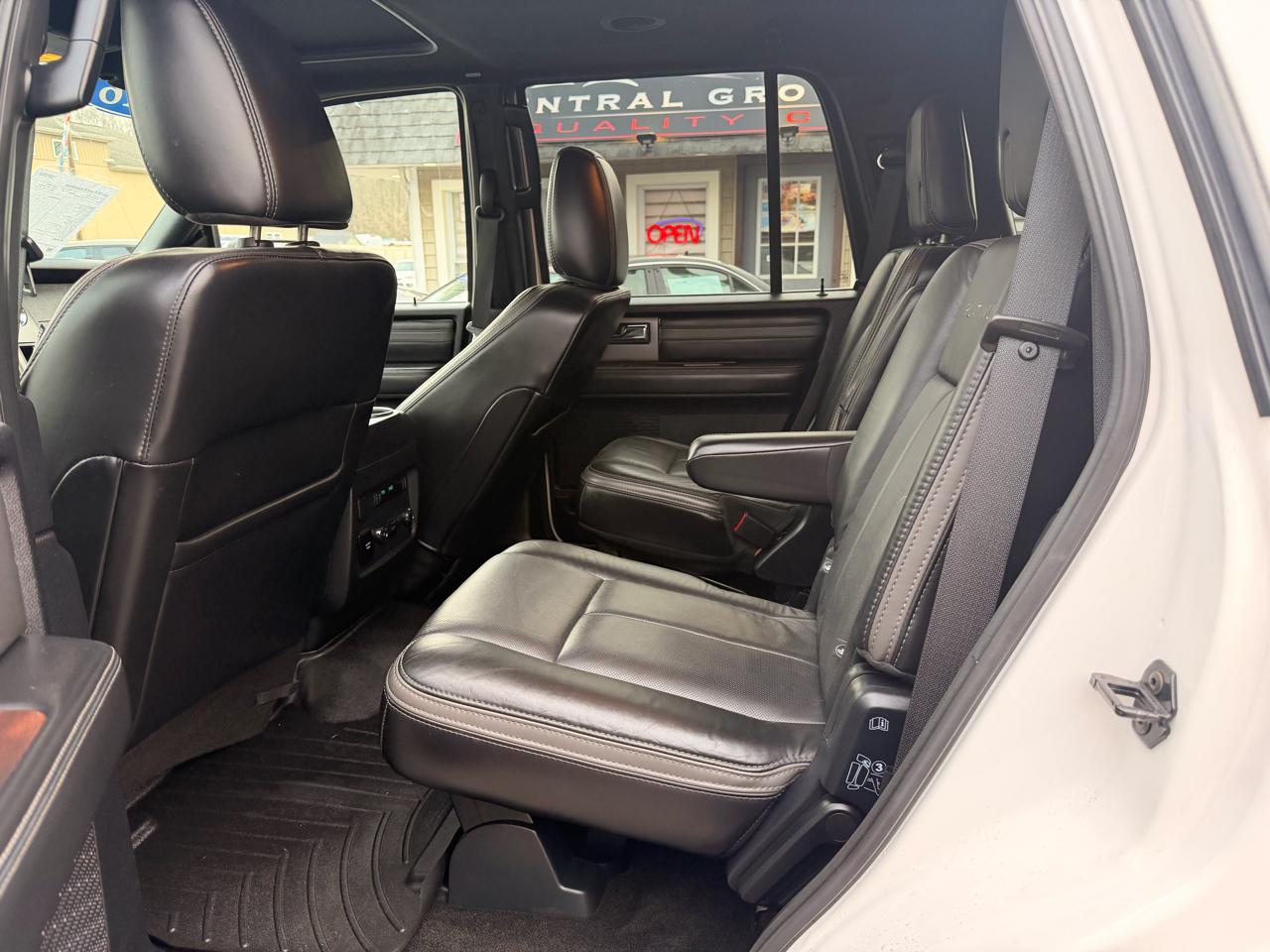 Ford Expedition 4WD 4dr Platinum 2016