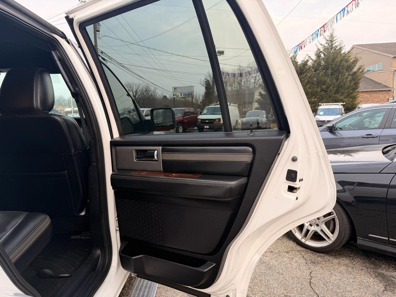 Ford Expedition 4WD 4dr Platinum 2016