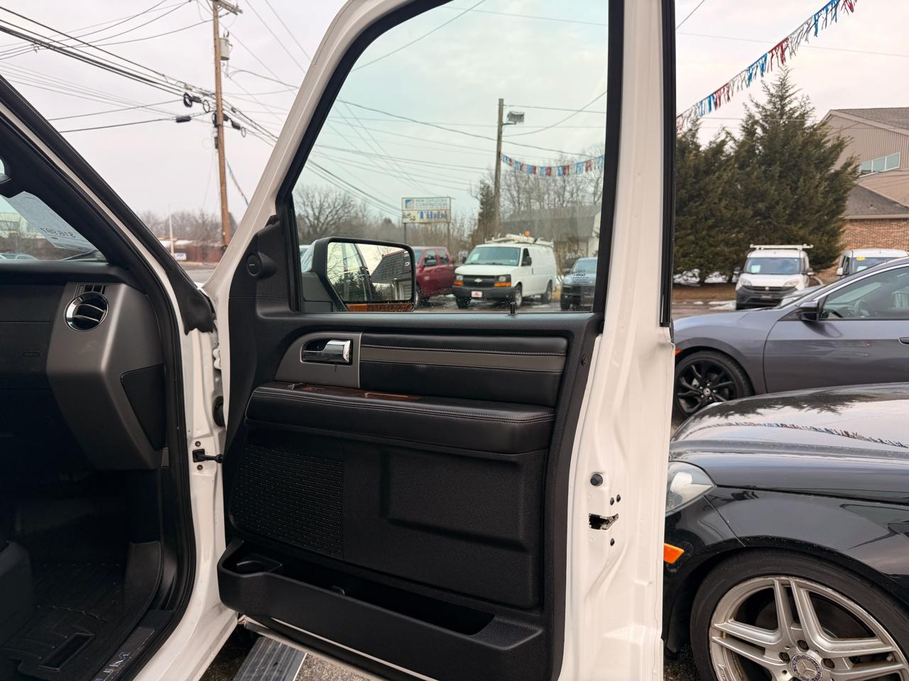 Ford Expedition 4WD 4dr Platinum 2016