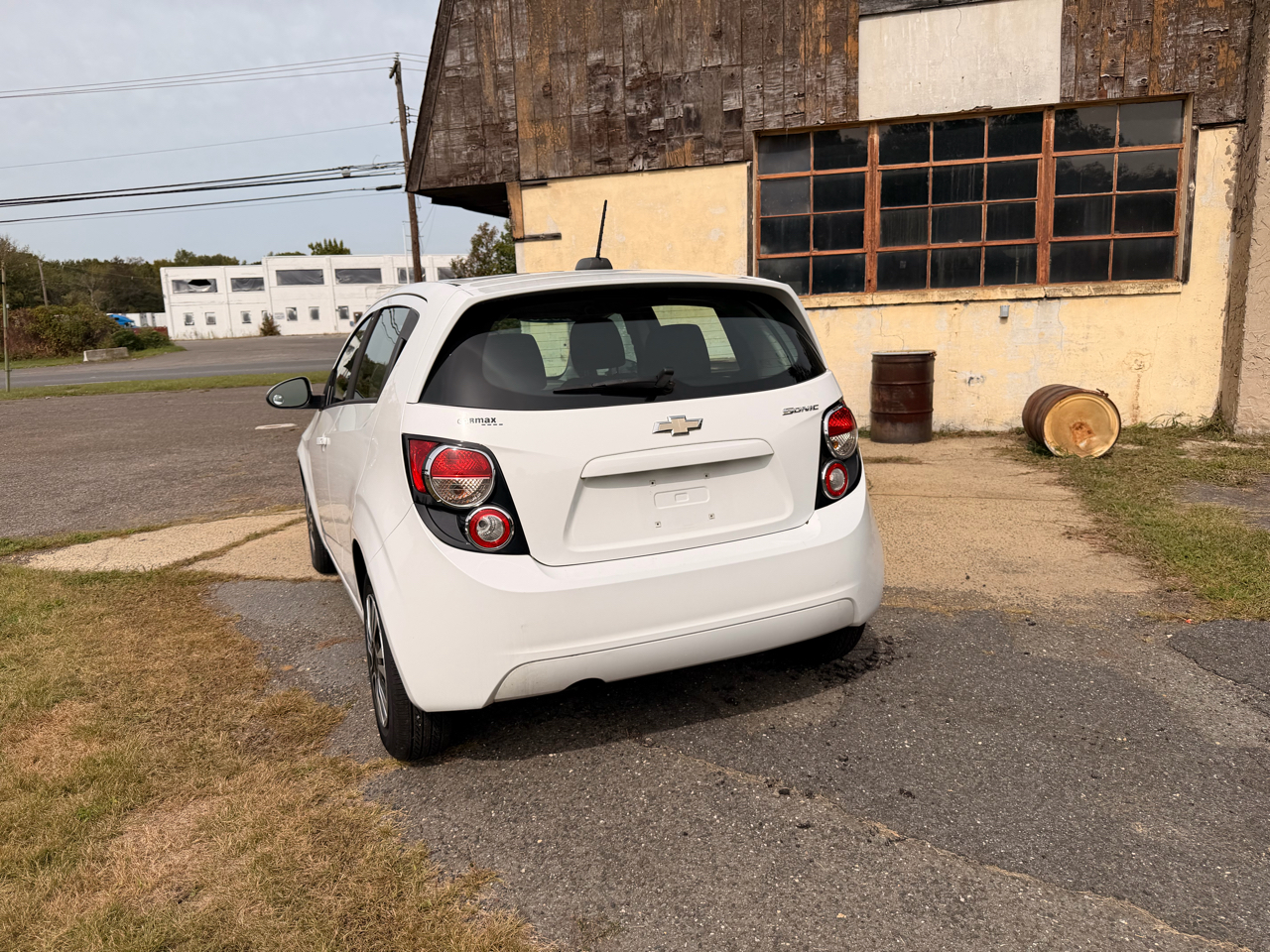 2015 Chevrolet Sonic LS photo 2