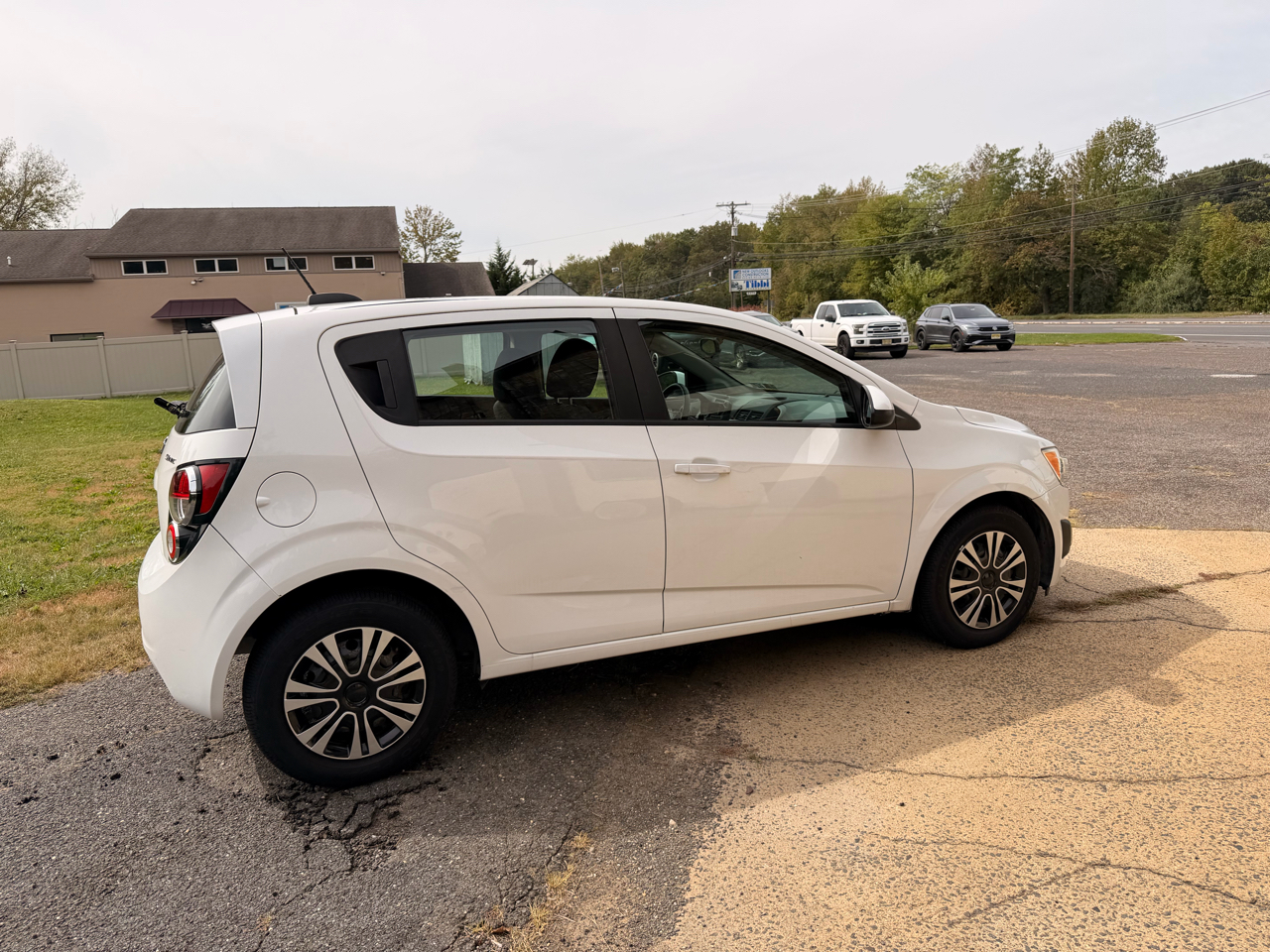 2015 Chevrolet Sonic LS photo 3