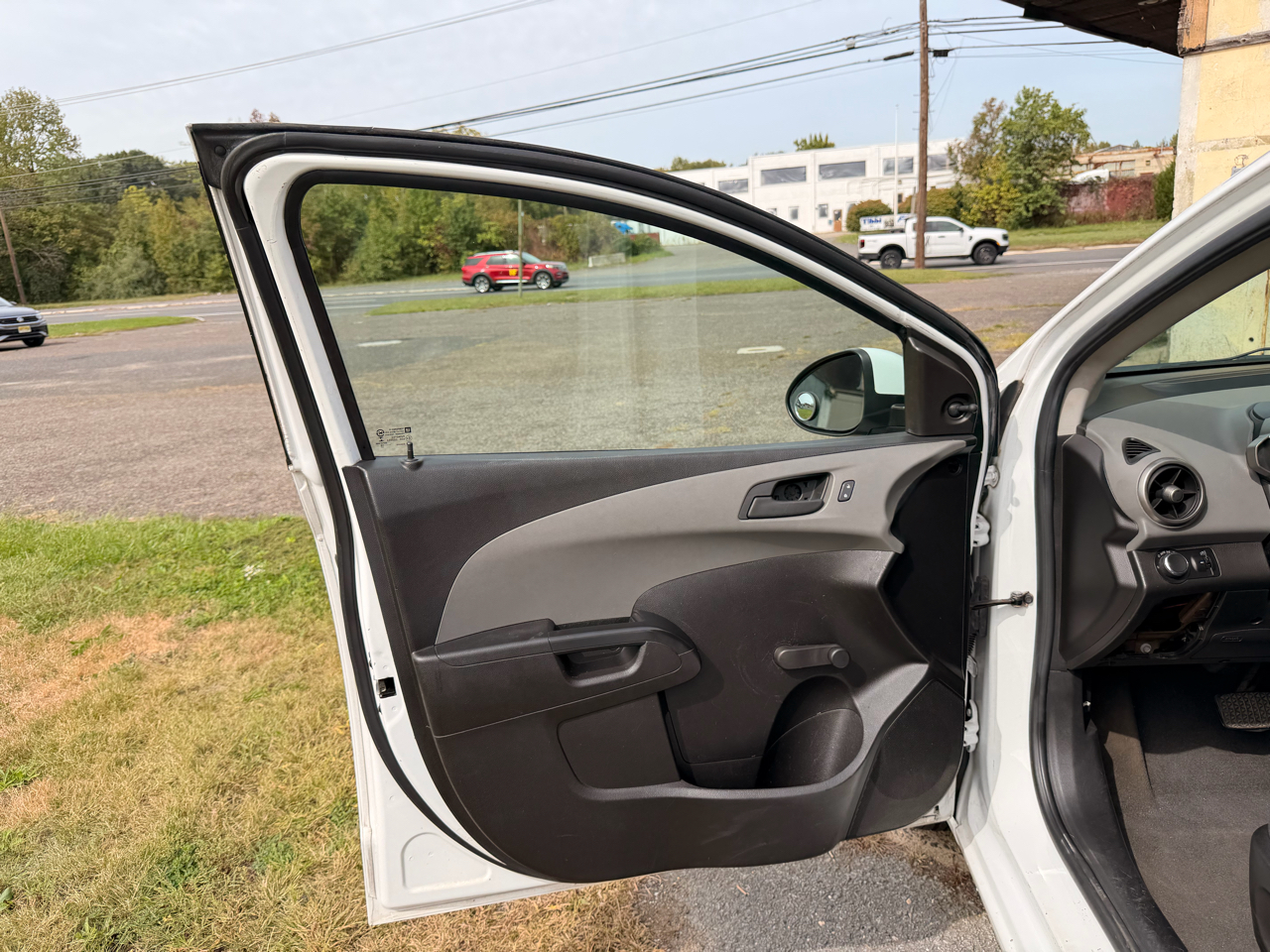 2015 Chevrolet Sonic LS photo 8