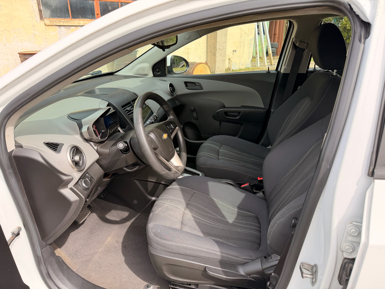 2015 Chevrolet Sonic LS photo 9