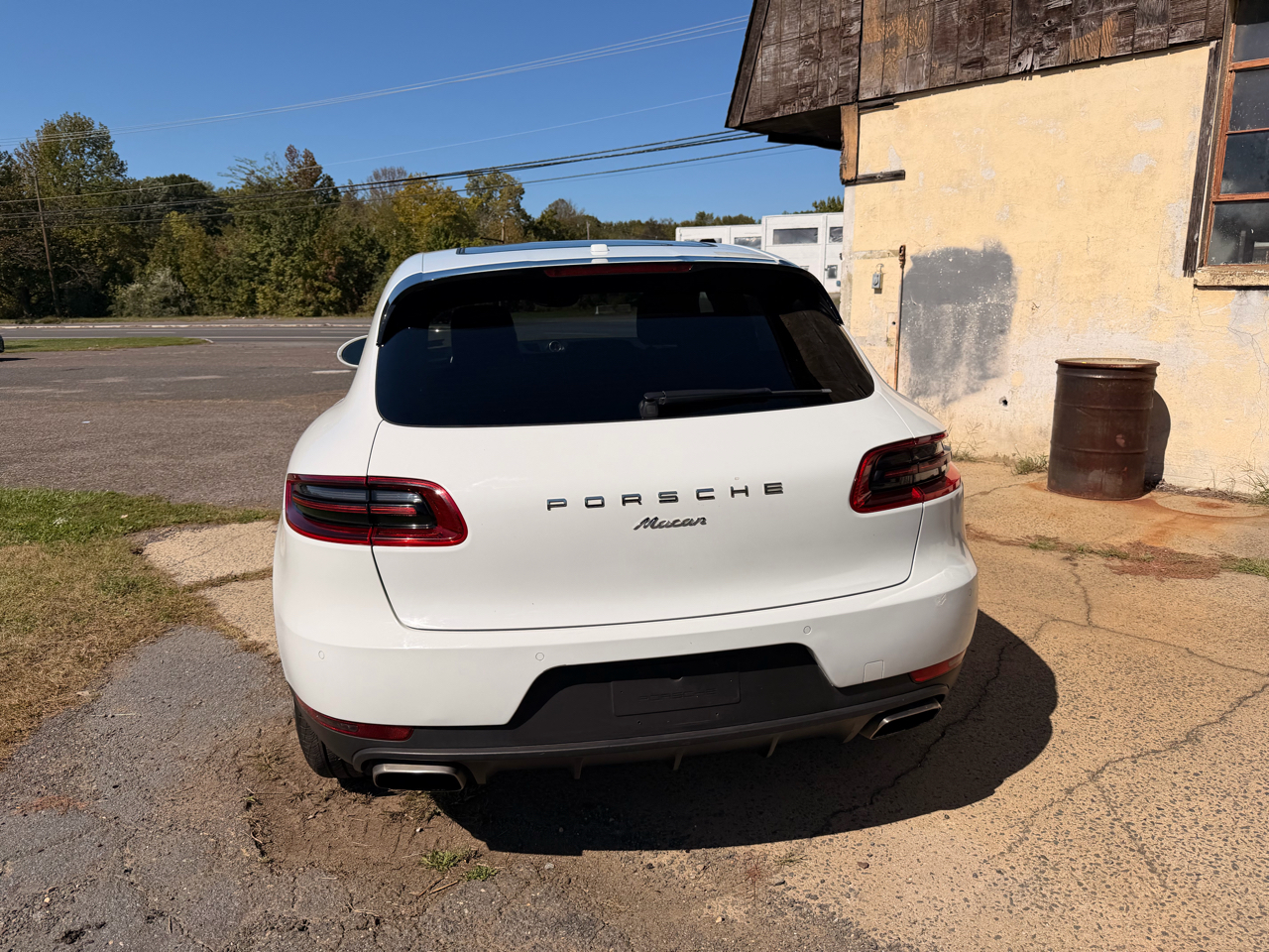 2017 Porsche Macan photo 2