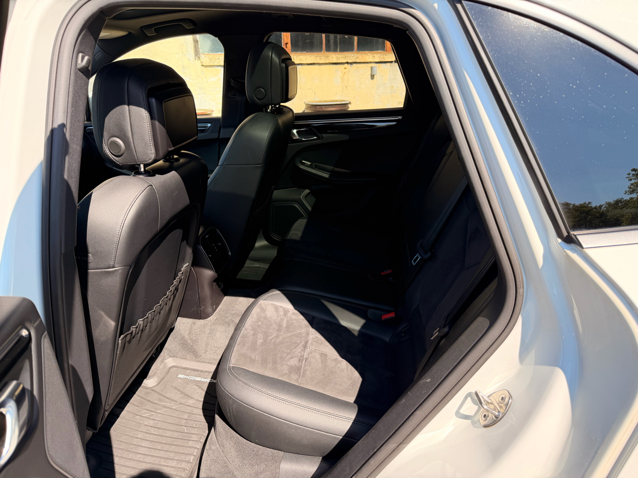 2017 Porsche Macan photo 13
