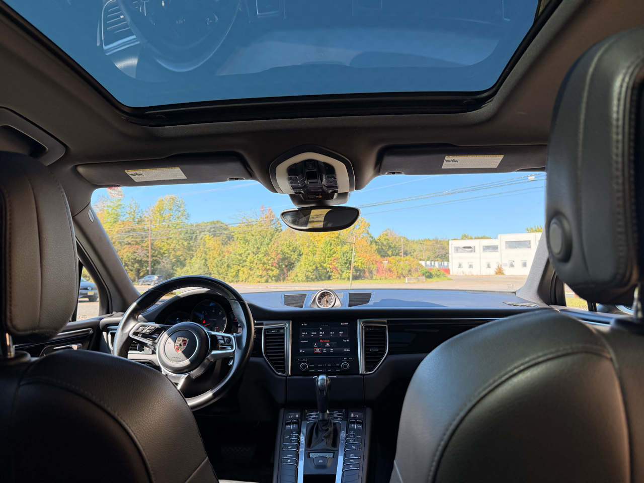 2017 Porsche Macan photo 19