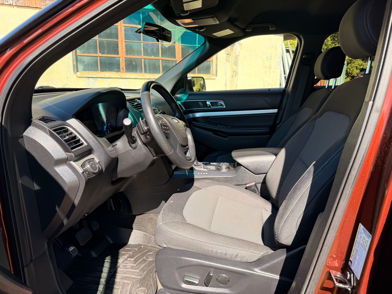 2016 Ford Explorer XLT photo 4