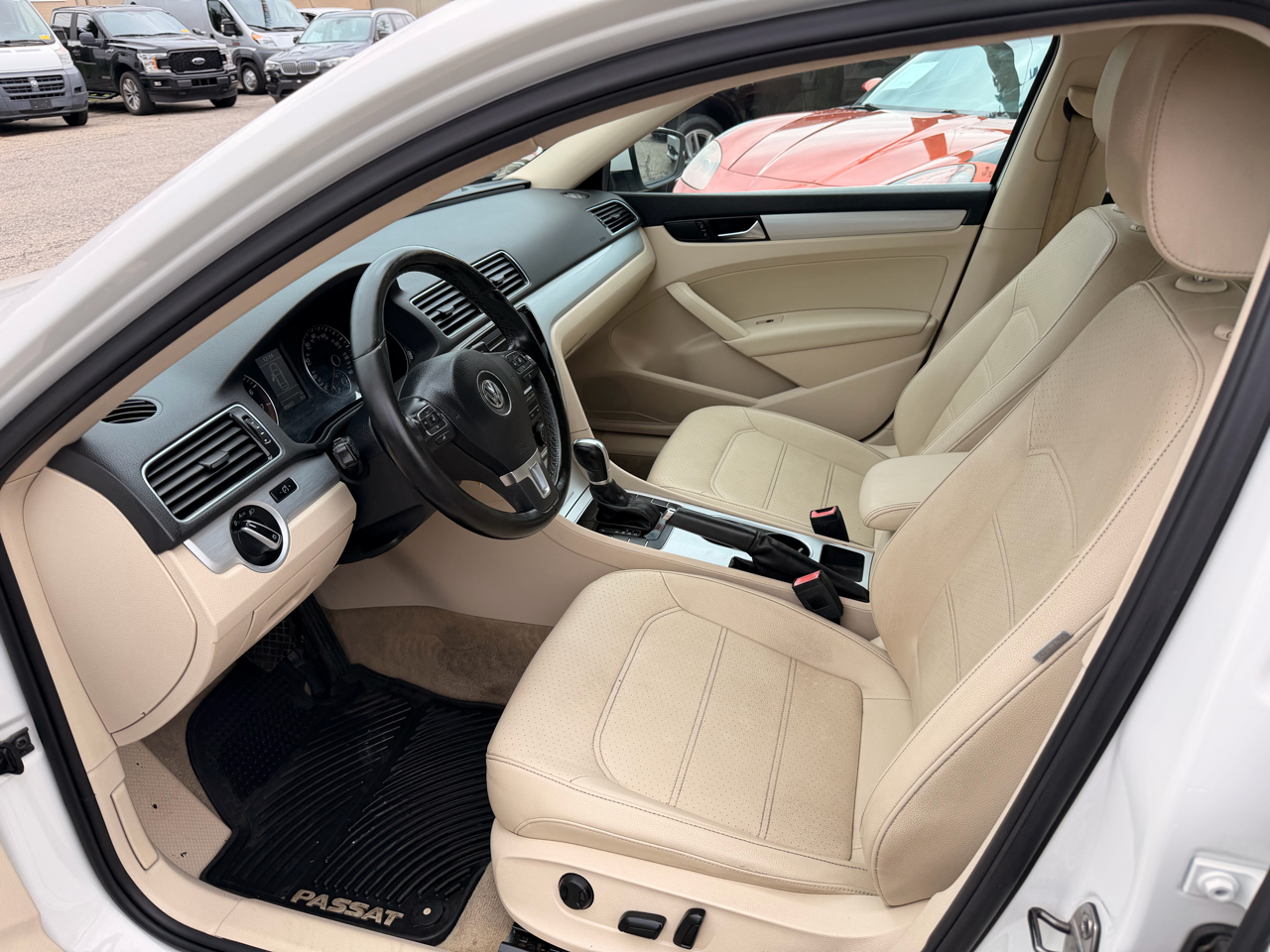 2013 Volkswagen Passat SE photo 3