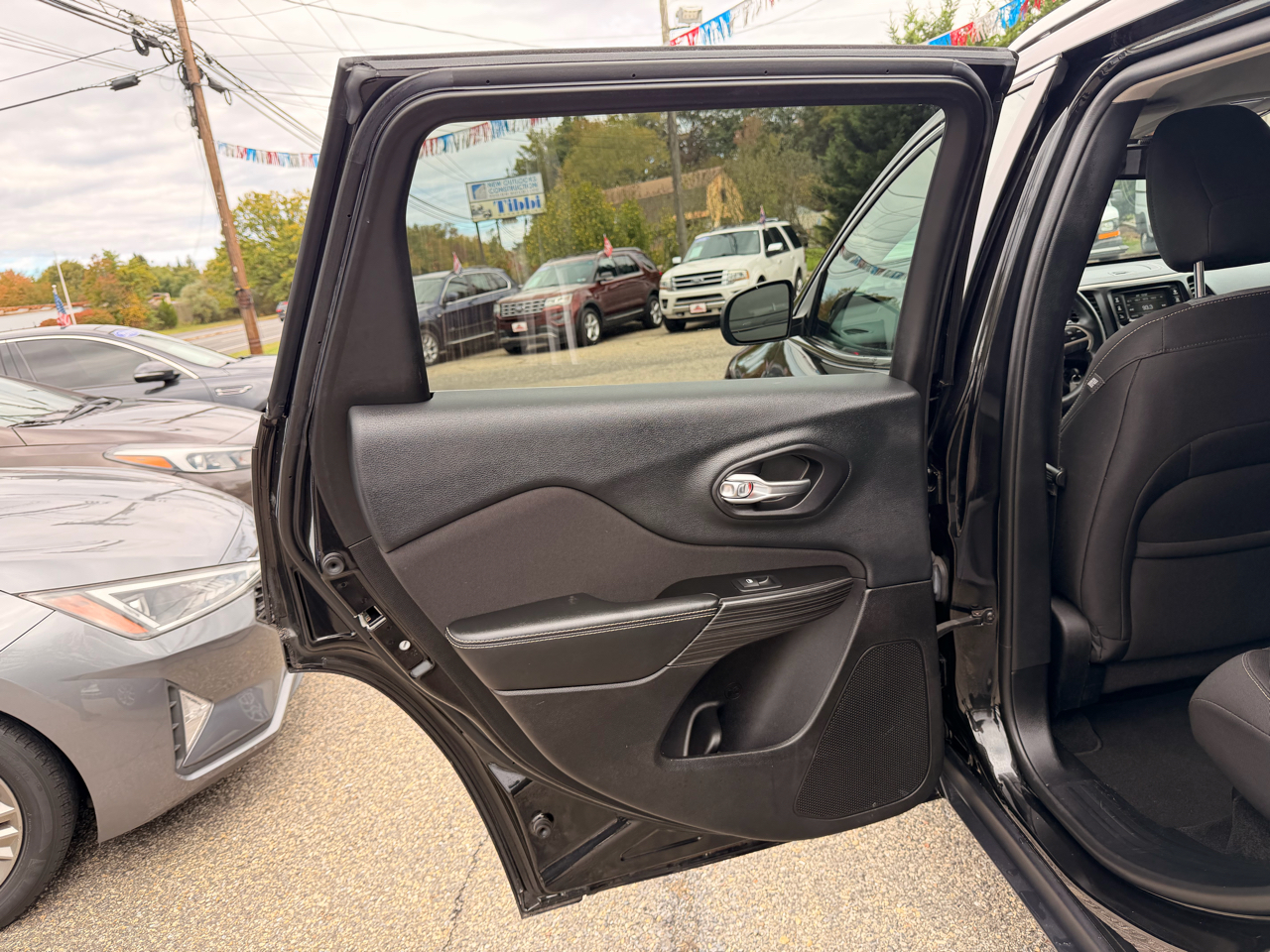 Jeep Cherokee 4WD 4dr Latitude 2014 Jeep Cherokee 4WD 4dr Latitude 2014