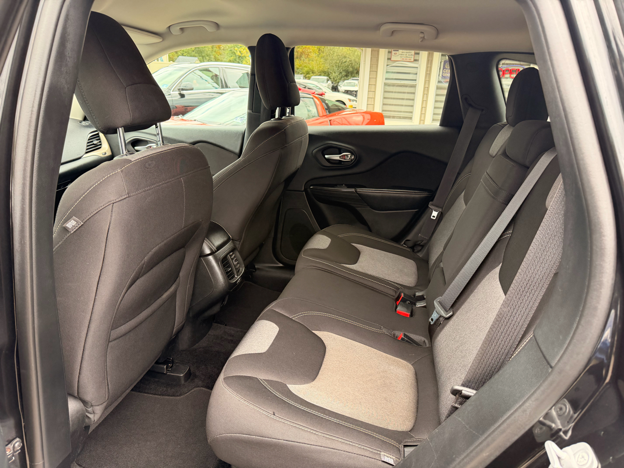 2014 Jeep Cherokee Latitude photo 2