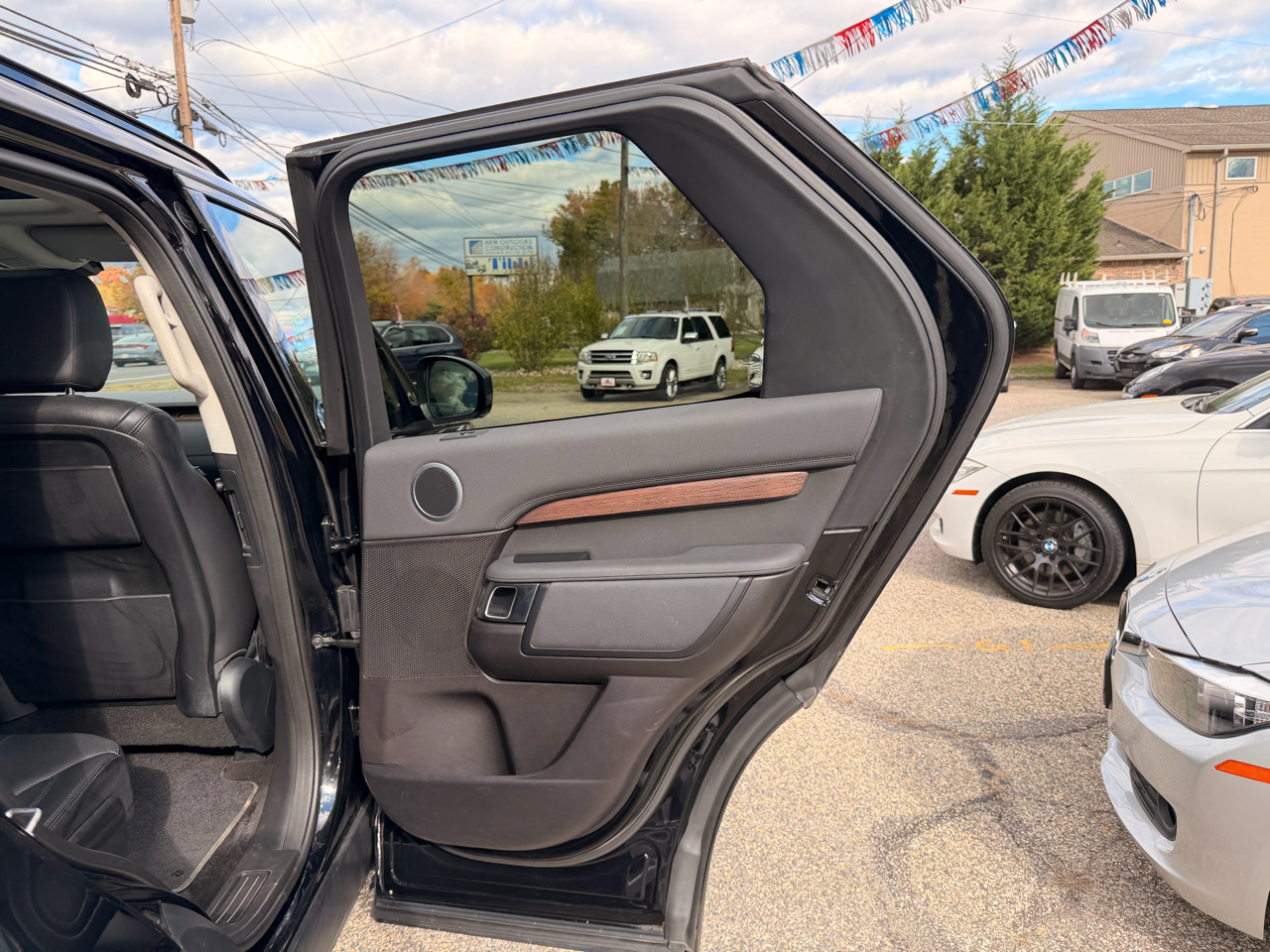 Land Rover Discovery HSE V6 Supercharged 2017 Land Rover Discovery HSE V6 Supercharged 2017