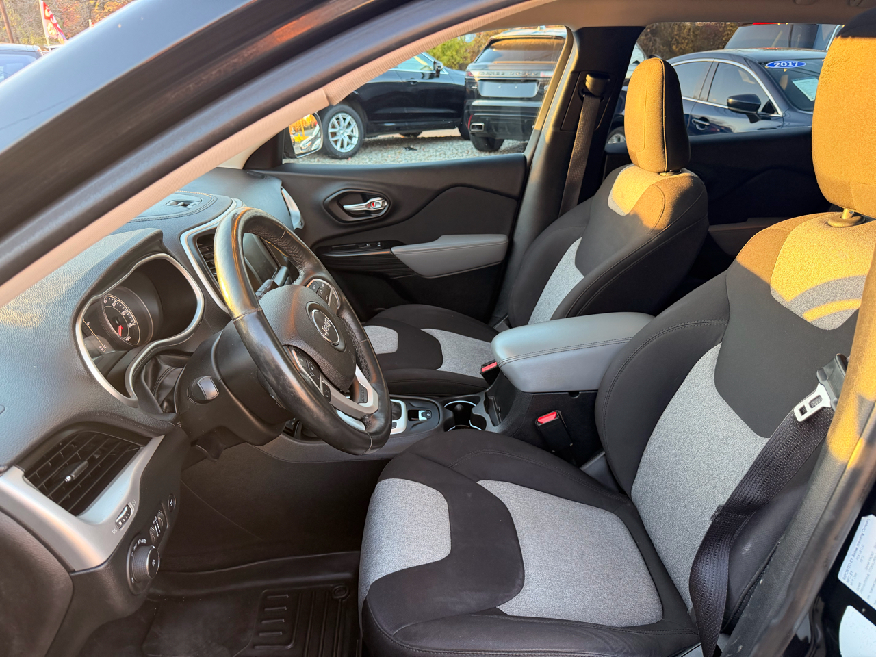 2014 Jeep Cherokee Latitude photo 4