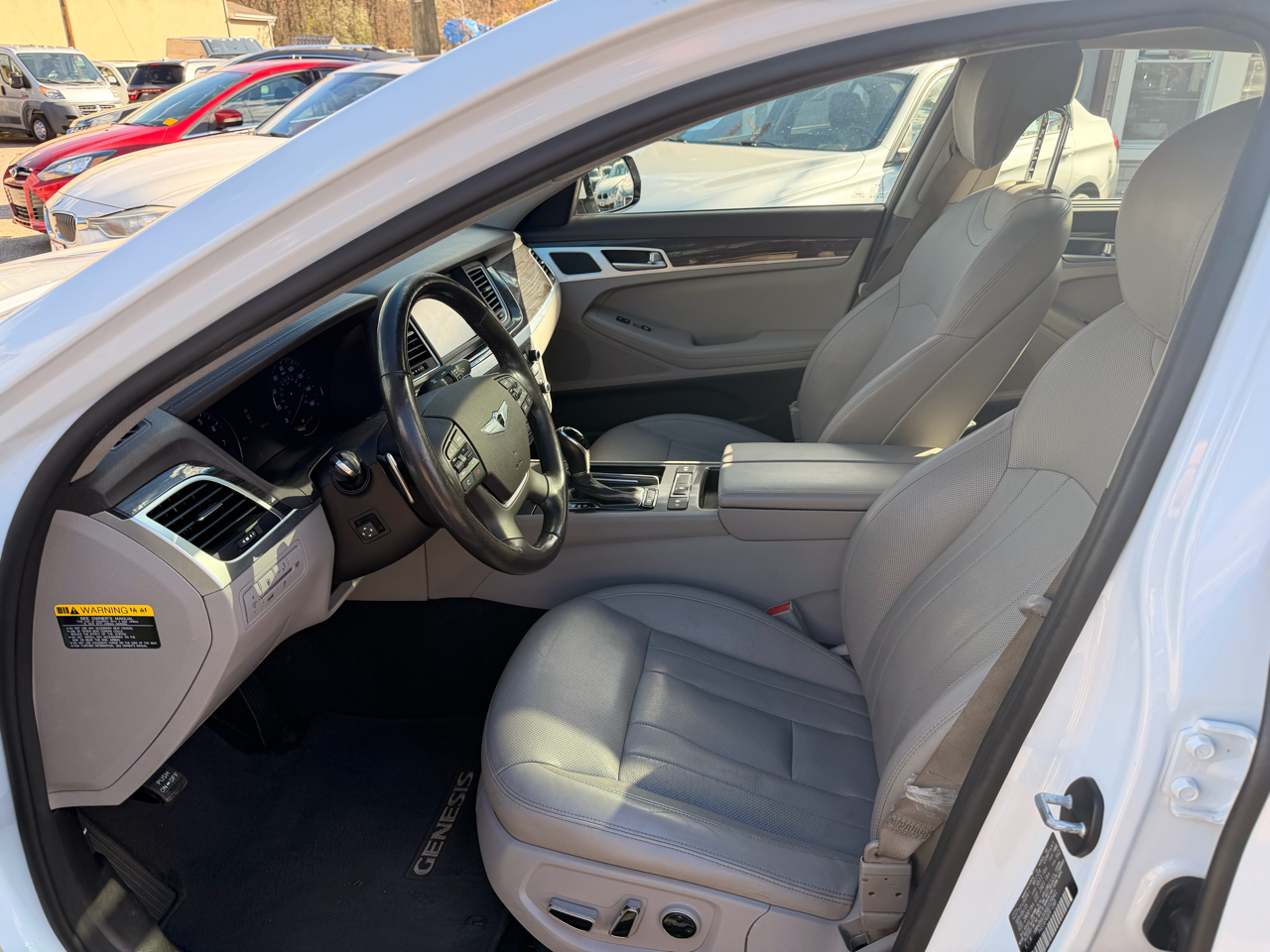 2016 Hyundai Genesis 3.8 AWD photo 3