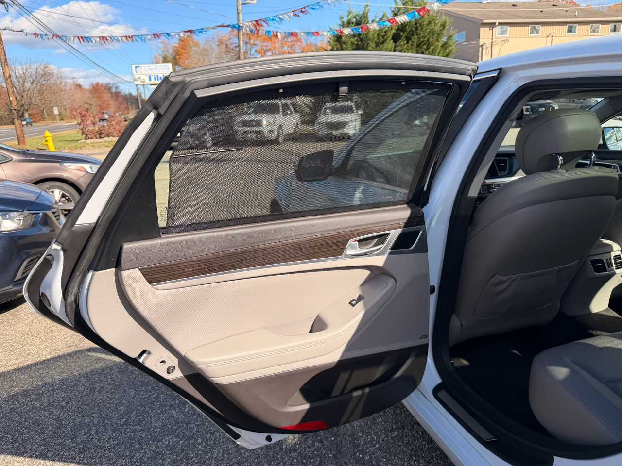 2016 Hyundai Genesis 3.8 AWD photo 4