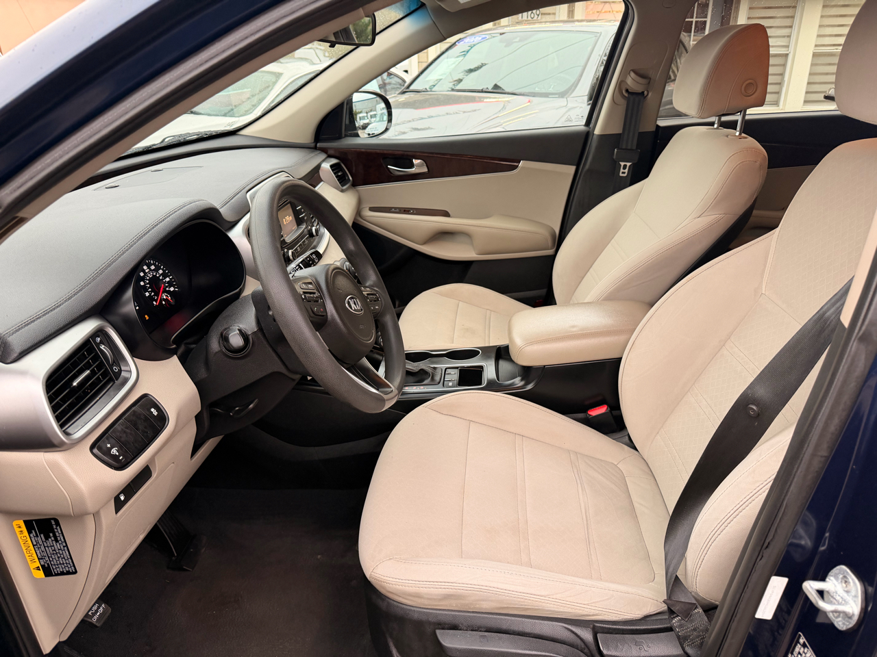 2017 Kia Sorento LX photo 2