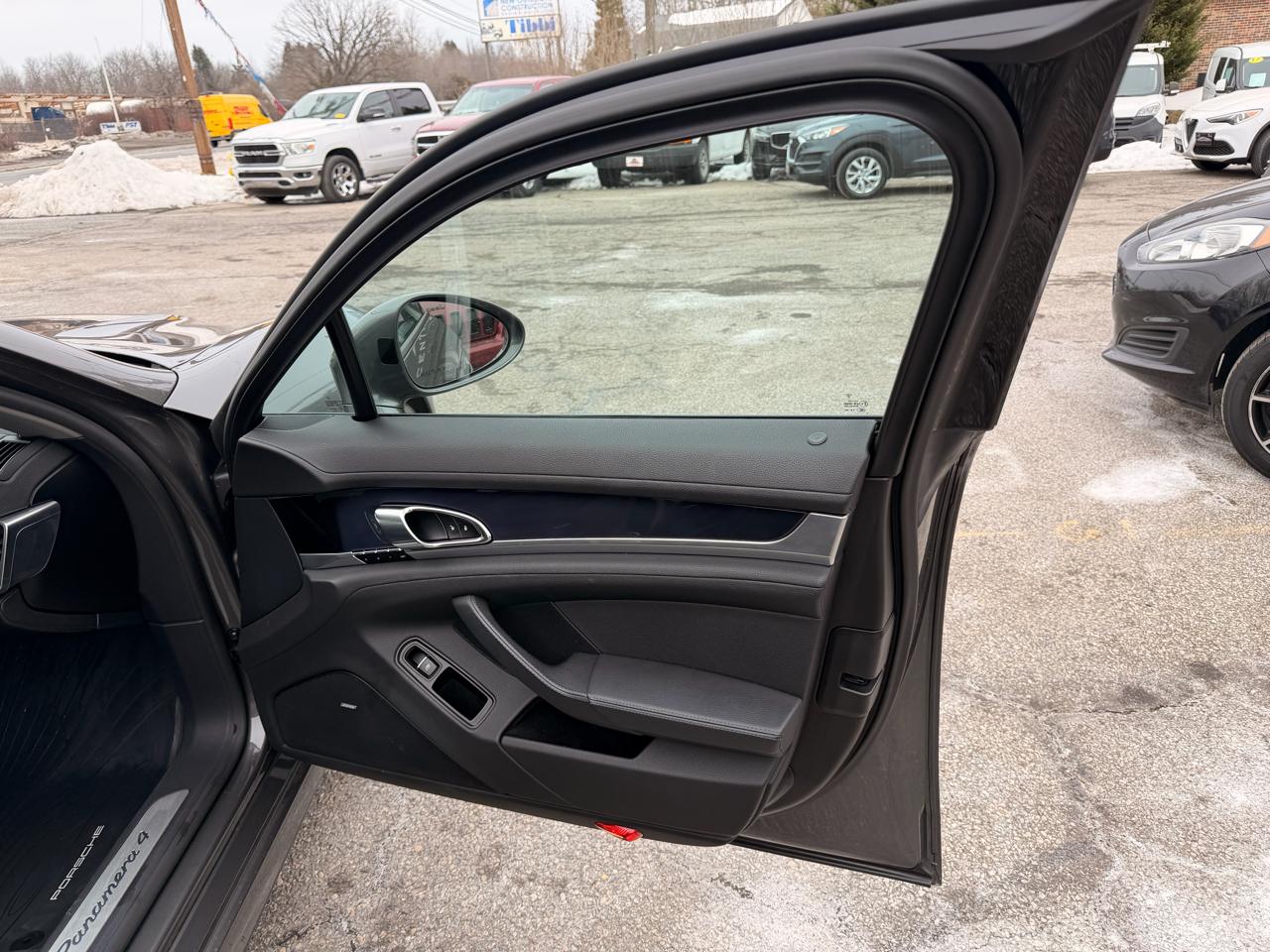 Porsche Panamera 4dr HB 4 2015