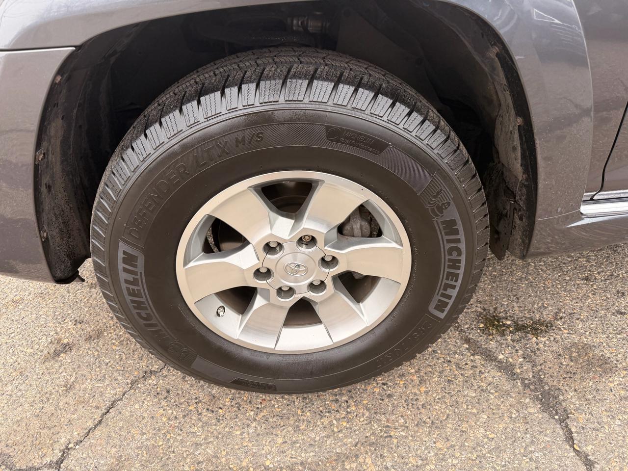 Toyota 4Runner 4WD 4dr V6 Limited (Natl) 2012