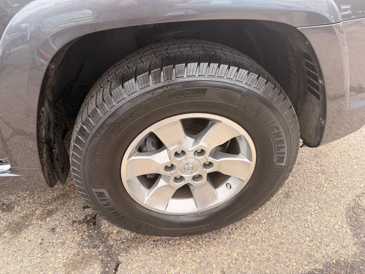 Toyota 4Runner 4WD 4dr V6 Limited (Natl) 2012