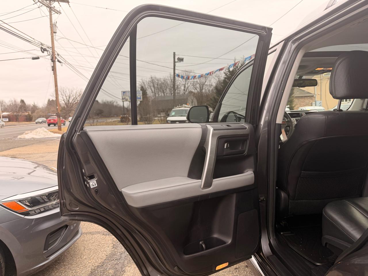 Toyota 4Runner 4WD 4dr V6 Limited (Natl) 2012