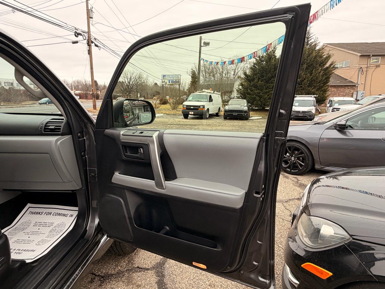 Toyota 4Runner 4WD 4dr V6 Limited (Natl) 2012