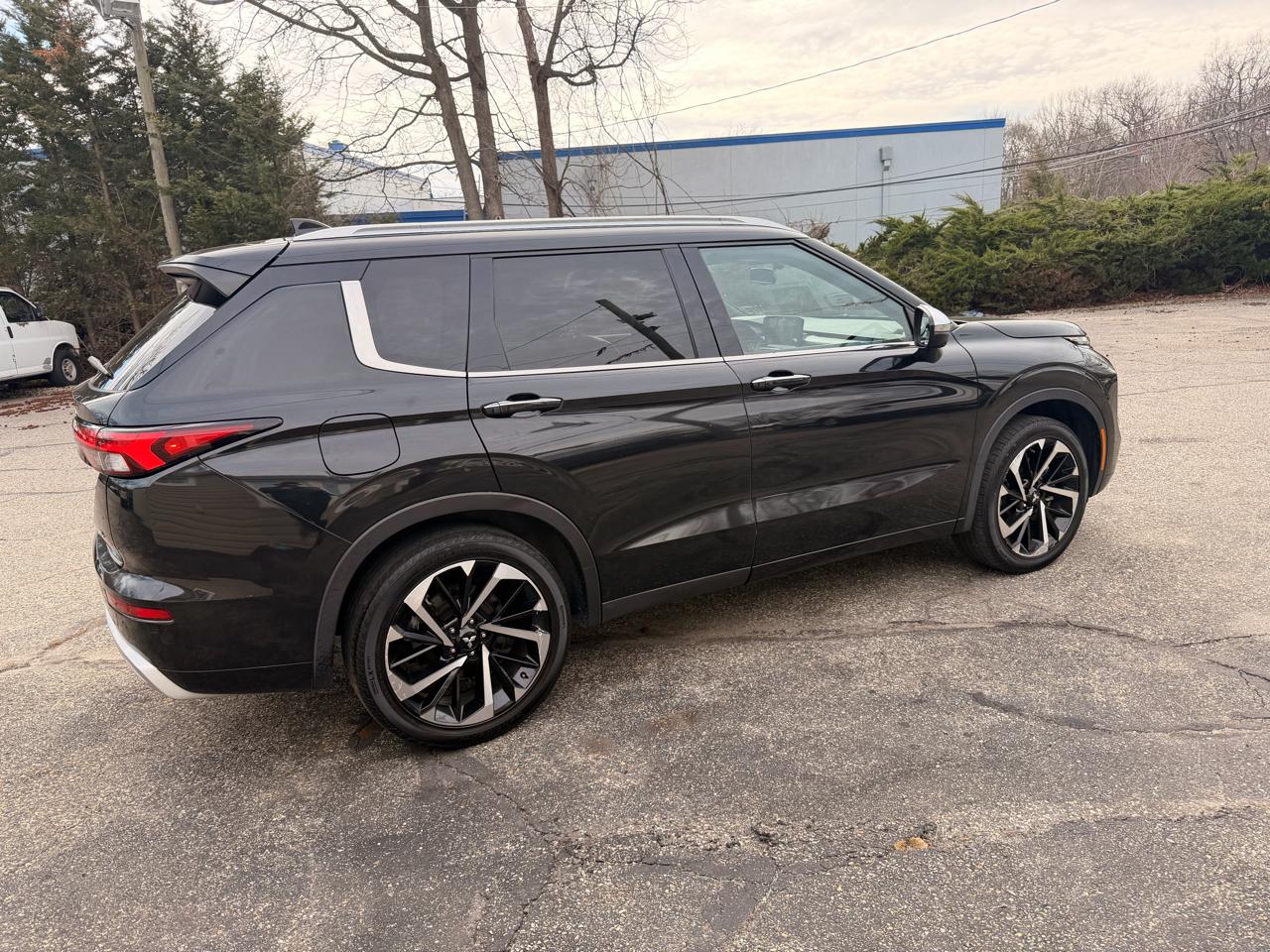 Mitsubishi Outlander SEL FWD 2022