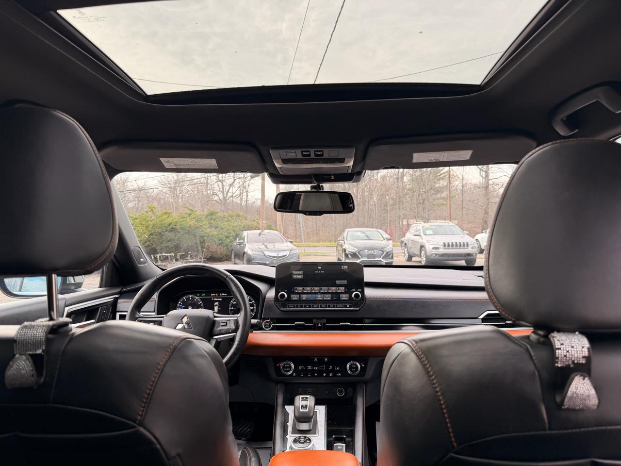 Mitsubishi Outlander SEL FWD 2022