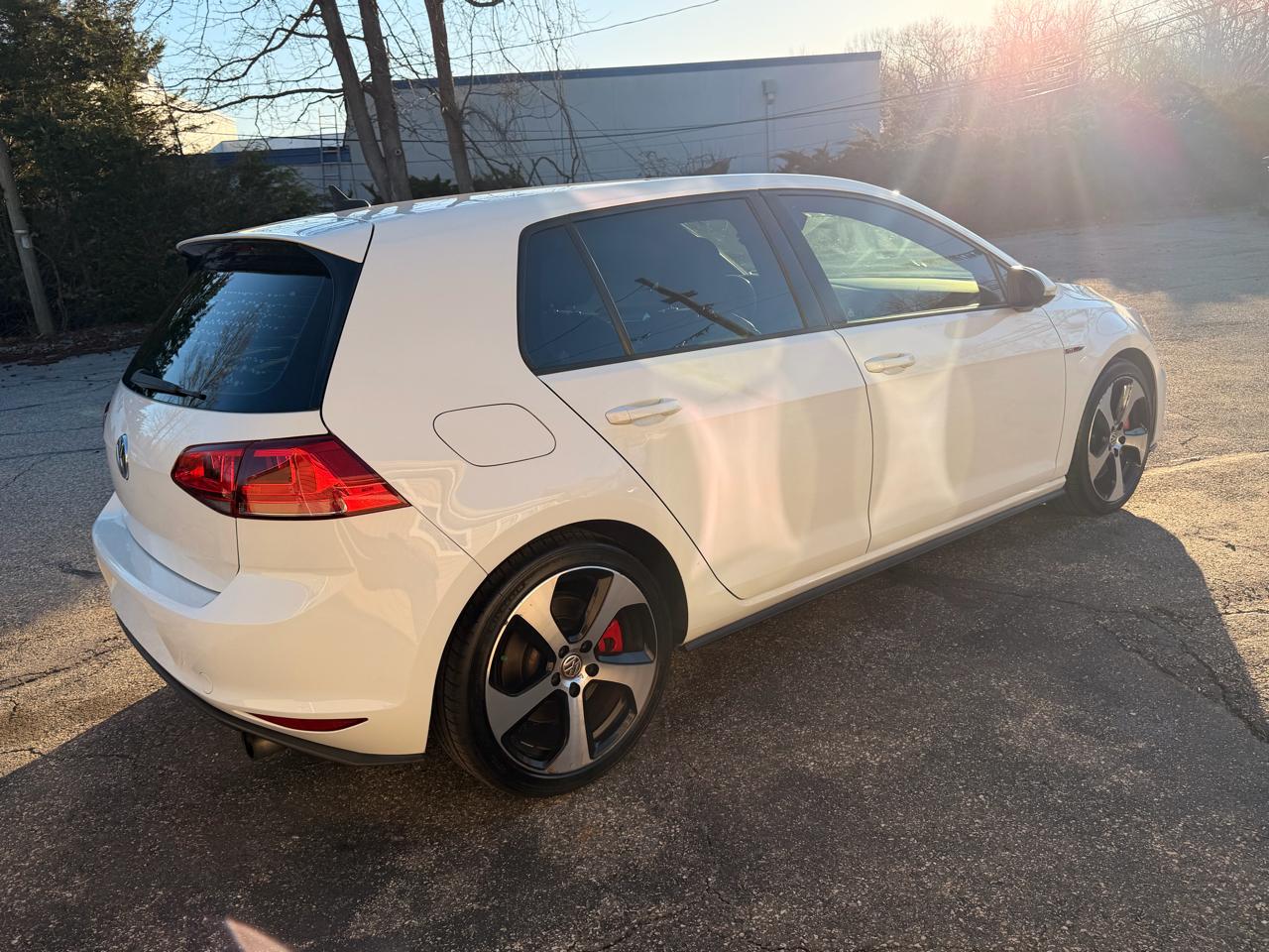 Volkswagen Golf GTI 2.0T 4-Door Autobahn DSG 2017