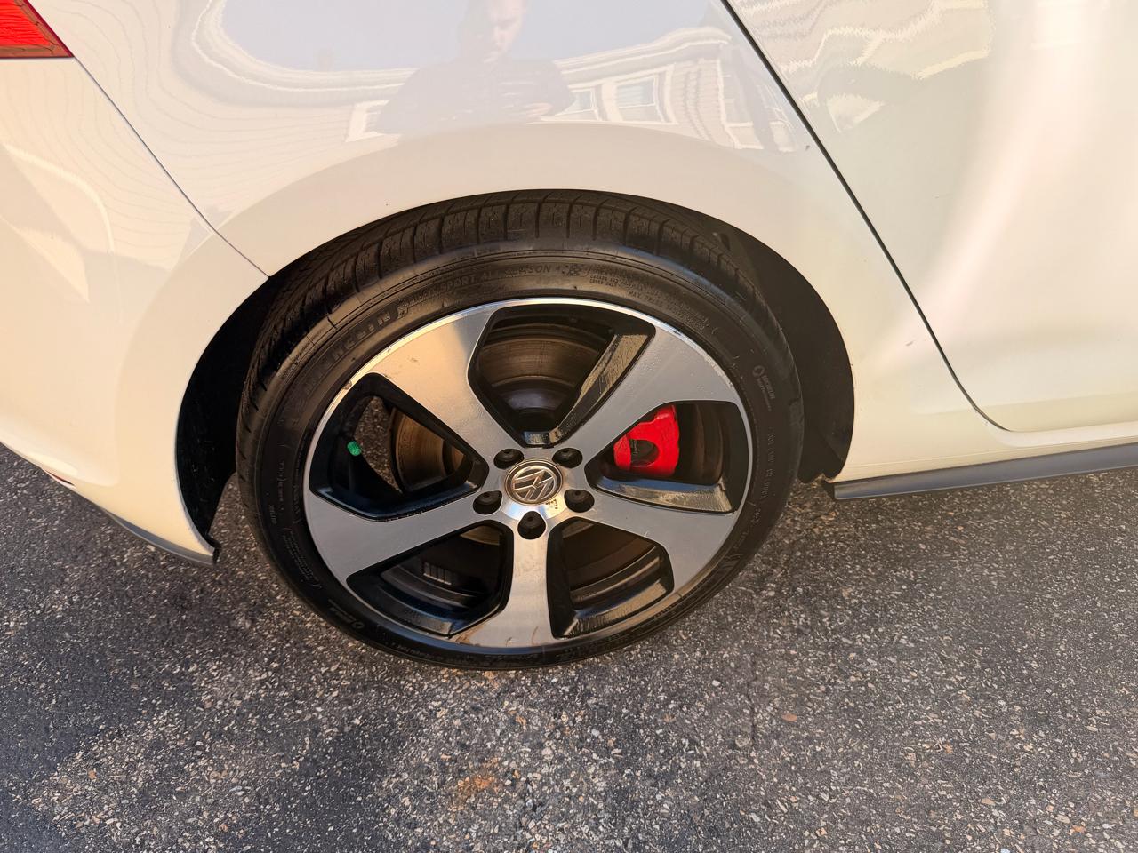 Volkswagen Golf GTI 2.0T 4-Door Autobahn DSG 2017