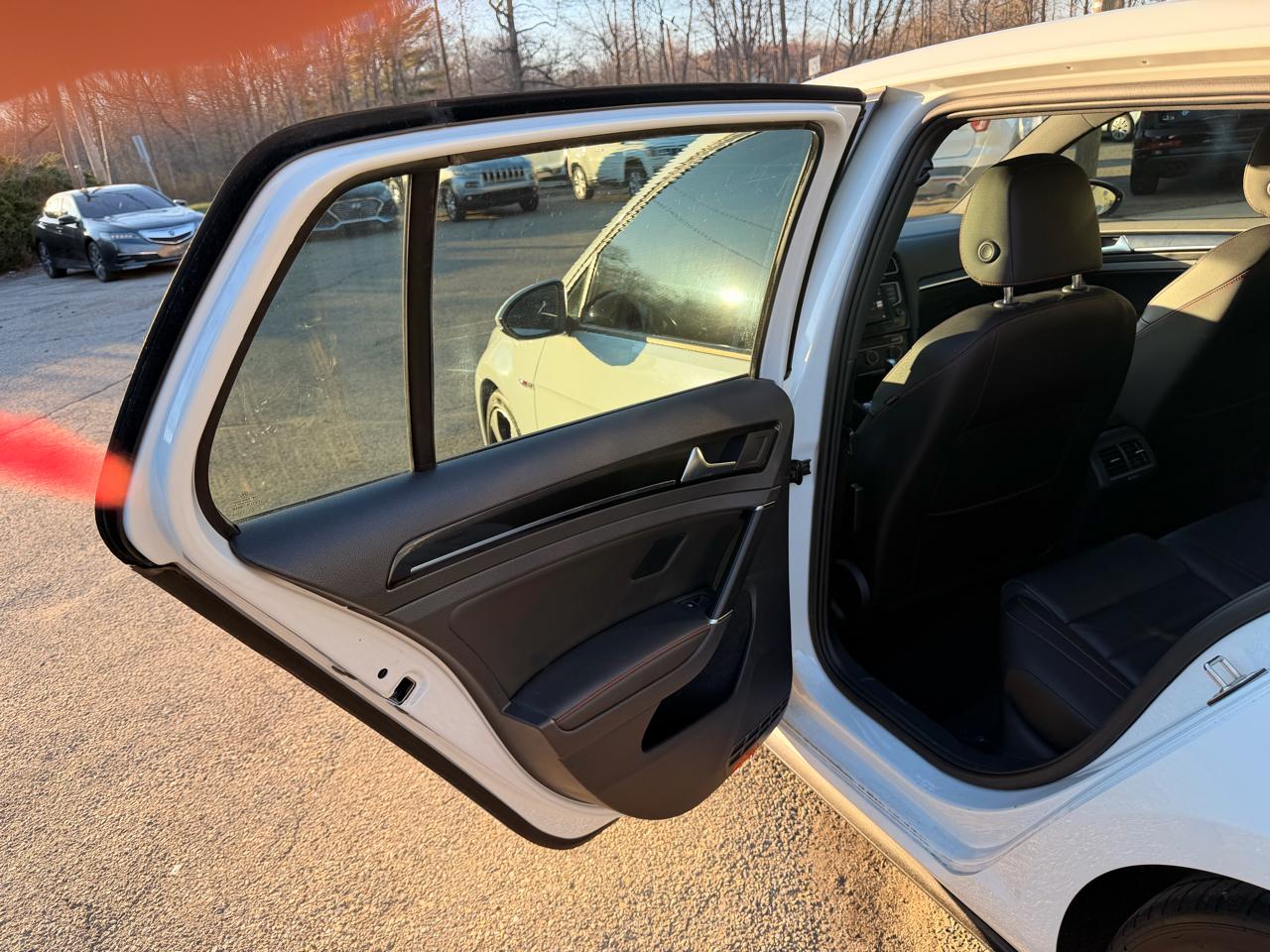 Volkswagen Golf GTI 2.0T 4-Door Autobahn DSG 2017