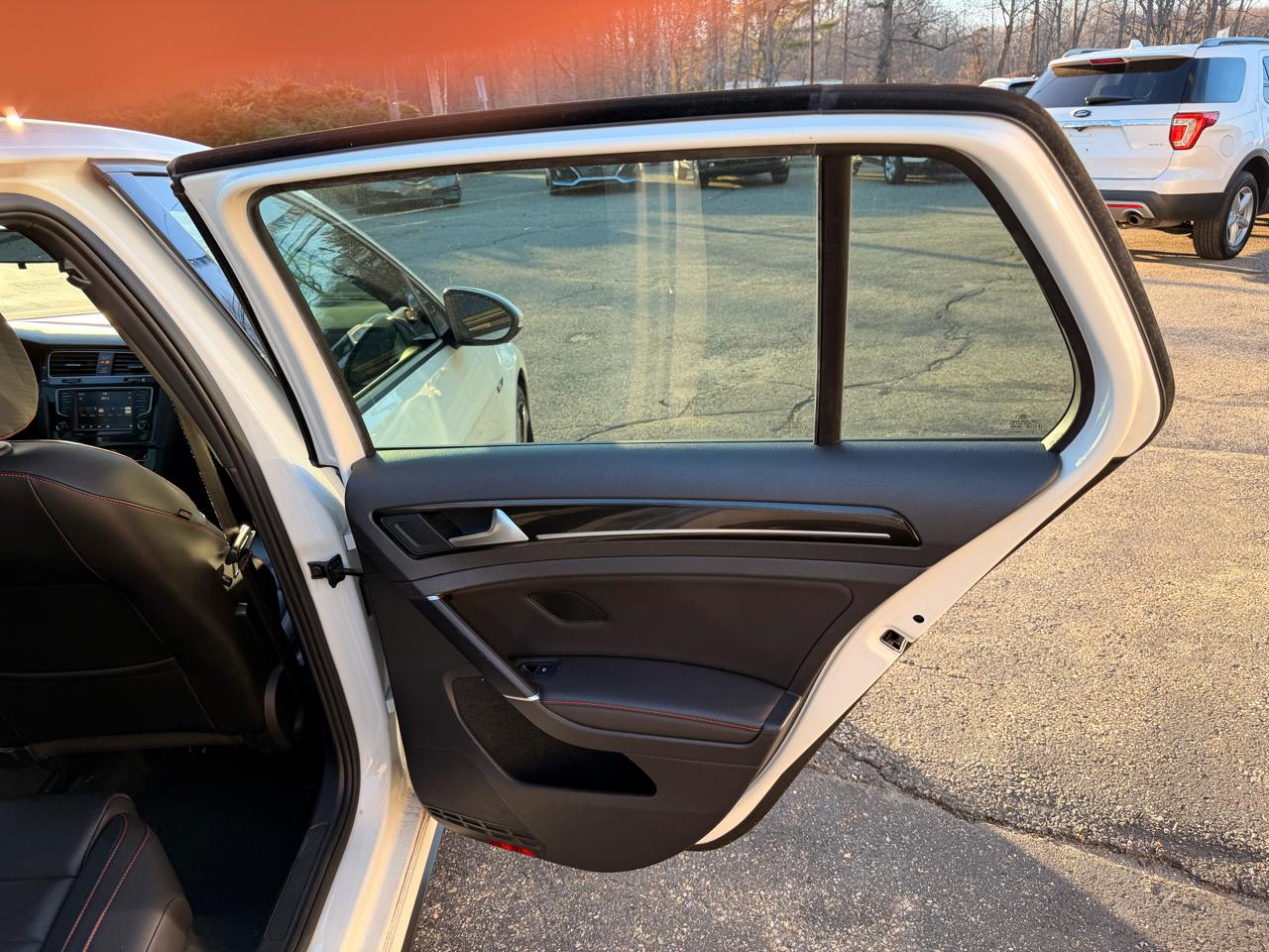 Volkswagen Golf GTI 2.0T 4-Door Autobahn DSG 2017